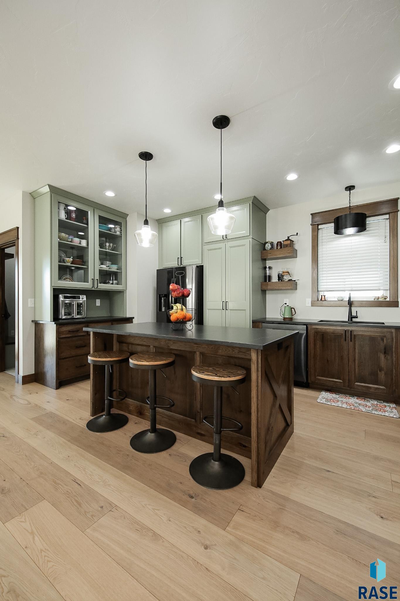 Tea, South Dakota 57064, United States, 5 Bedrooms Bedrooms, ,3 BathroomsBathrooms,Residential,Active,90720