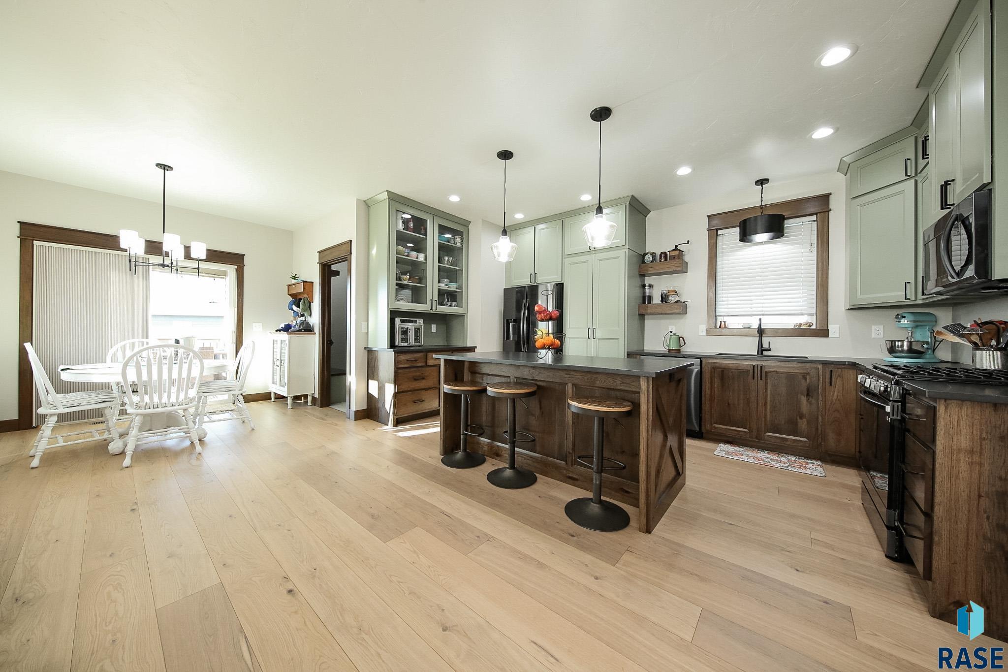 Tea, South Dakota 57064, United States, 5 Bedrooms Bedrooms, ,3 BathroomsBathrooms,Residential,Active,90720