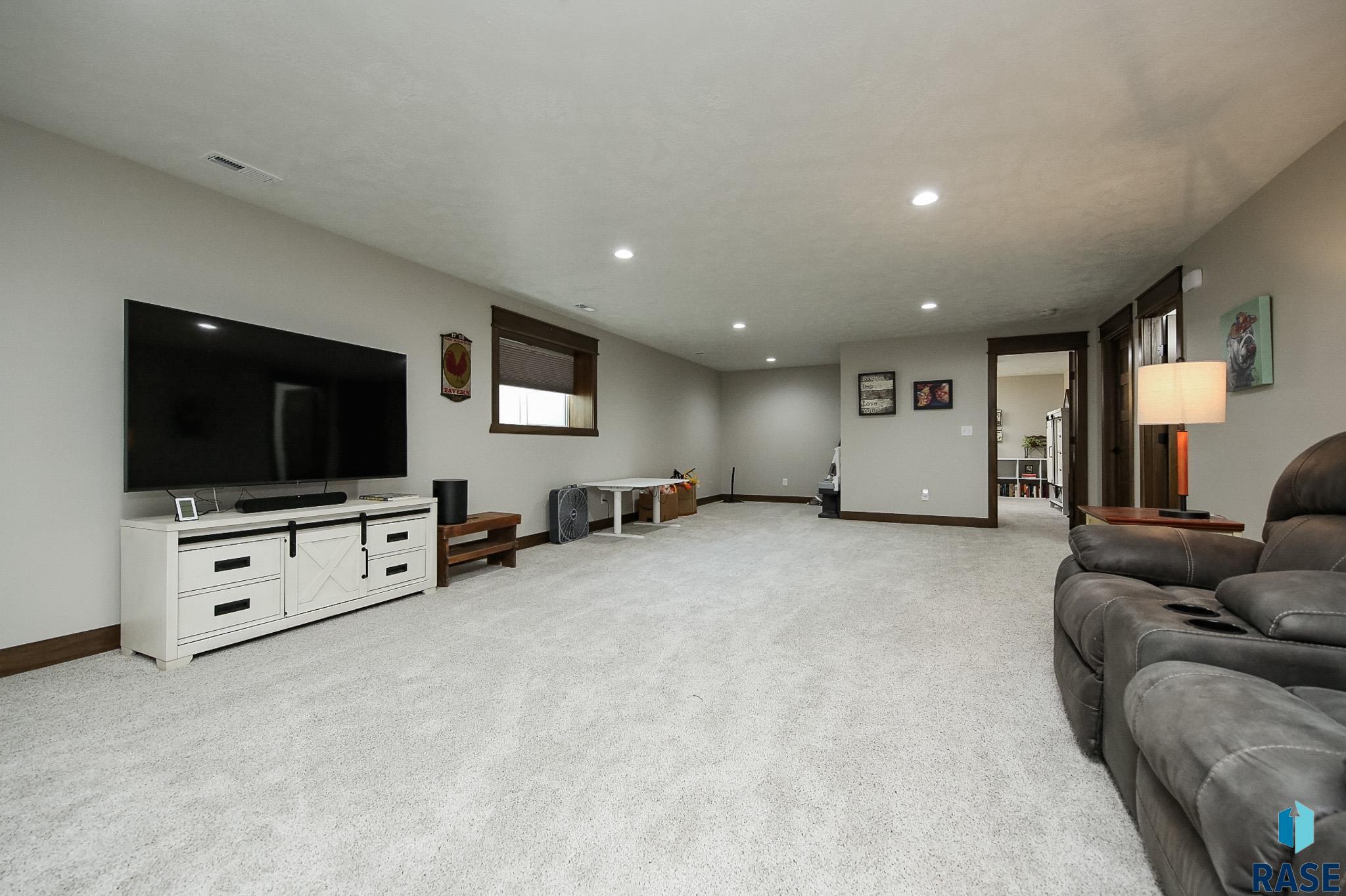 Tea, South Dakota 57064, United States, 5 Bedrooms Bedrooms, ,3 BathroomsBathrooms,Residential,Active,90720