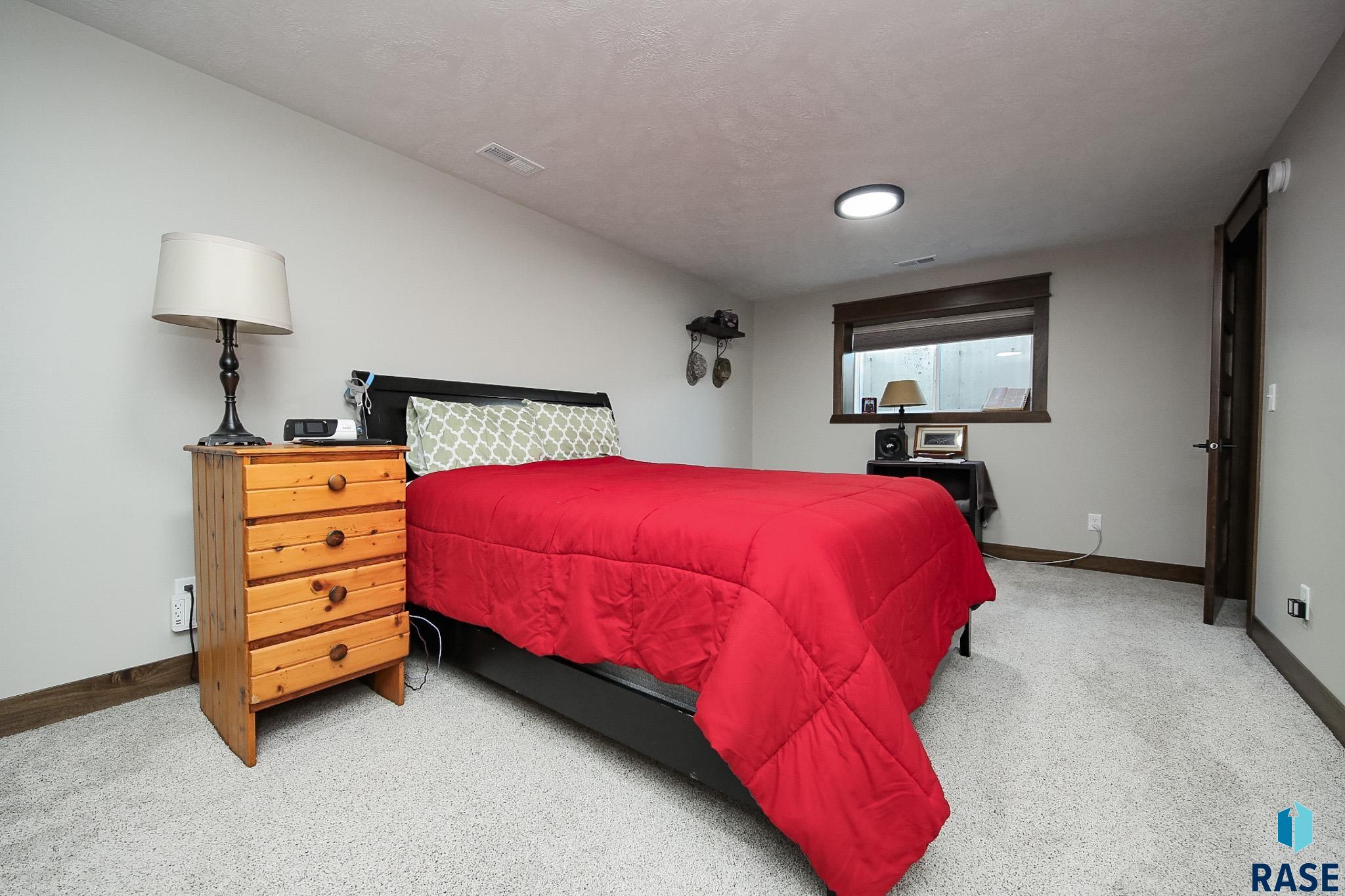 Tea, South Dakota 57064, United States, 5 Bedrooms Bedrooms, ,3 BathroomsBathrooms,Residential,Active,90720