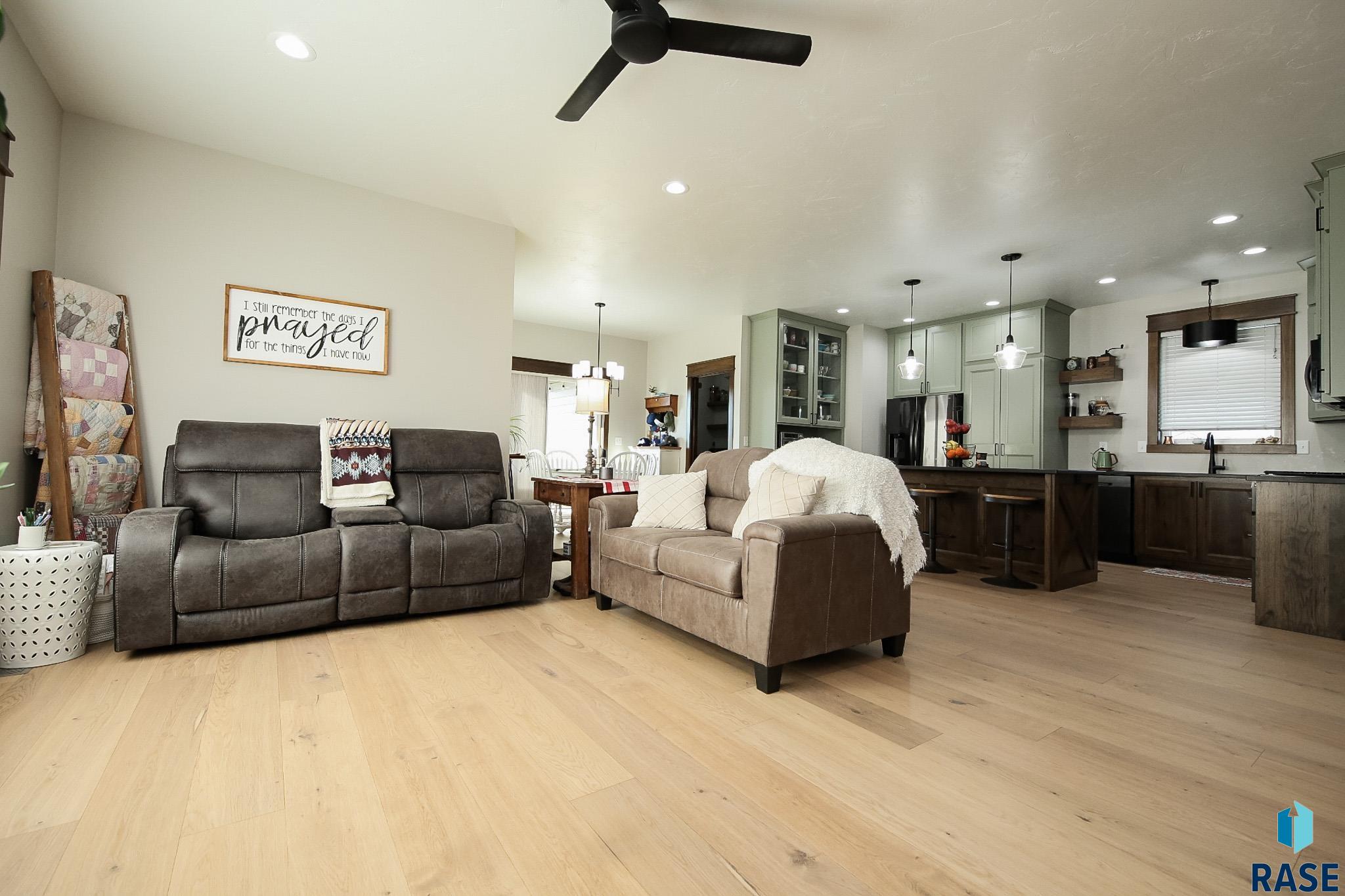 Tea, South Dakota 57064, United States, 5 Bedrooms Bedrooms, ,3 BathroomsBathrooms,Residential,Active,90720