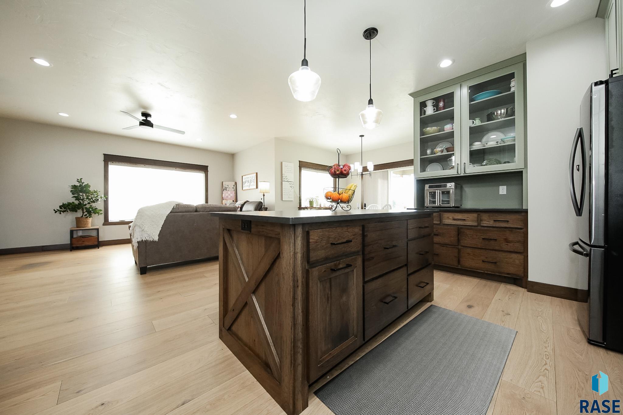 Tea, South Dakota 57064, United States, 5 Bedrooms Bedrooms, ,3 BathroomsBathrooms,Residential,Active,90720