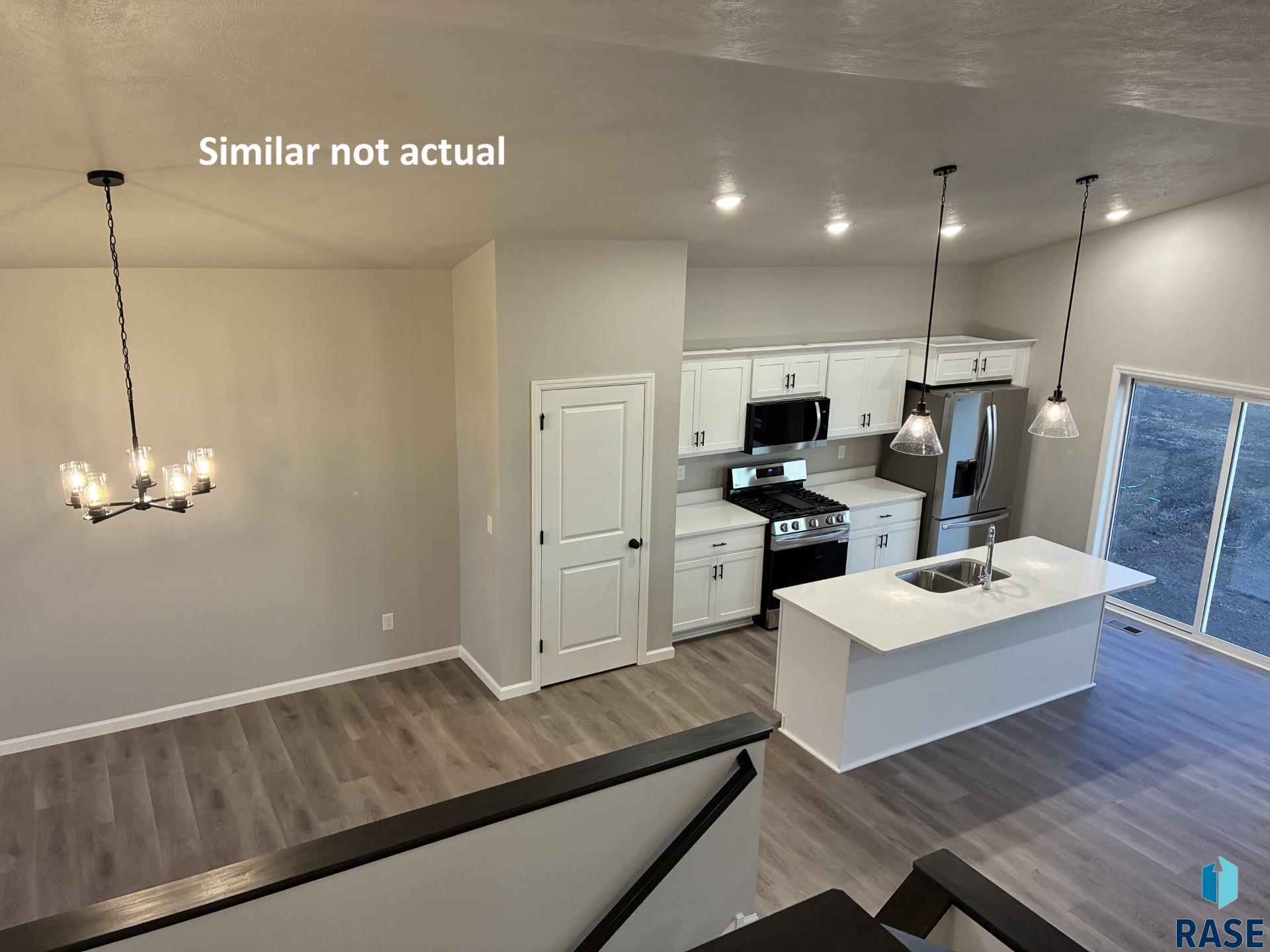 1007 Estate St