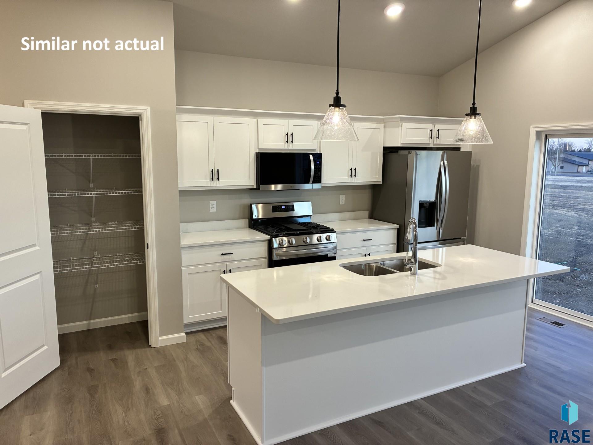 1007 Estate St