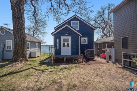 Homes For Sale - 6651 Wentworth Park Drive<br/> Wentworth, SD 57075