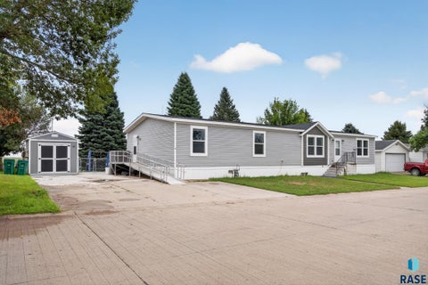 Mobile Home For Sale - 800 N Scotland Place<br/> Sioux Falls, SD 57107