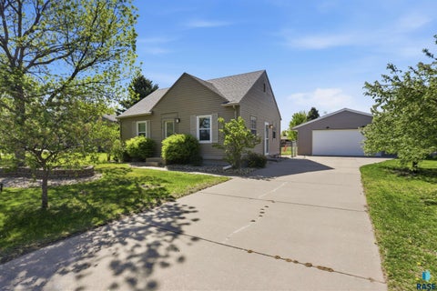 Homes For Sale - 809 E Presentation Street<br/> Sioux Falls, SD 57104