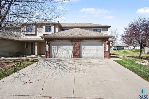 Photo of 2916 E Kensington St 1 #1, Sioux Falls, SD 57108 (MLS # 22602619)