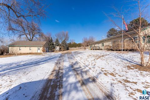 Photo of 47606 Slip Up Creek Rd, Sioux Falls, SD 57104 (MLS # 22600667)