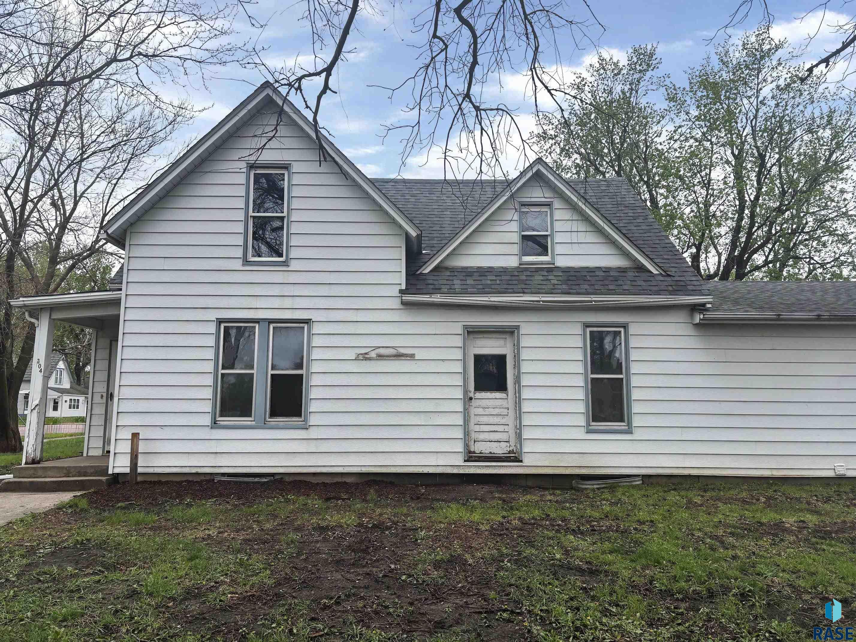 304 N Bartlett St - Photo 2