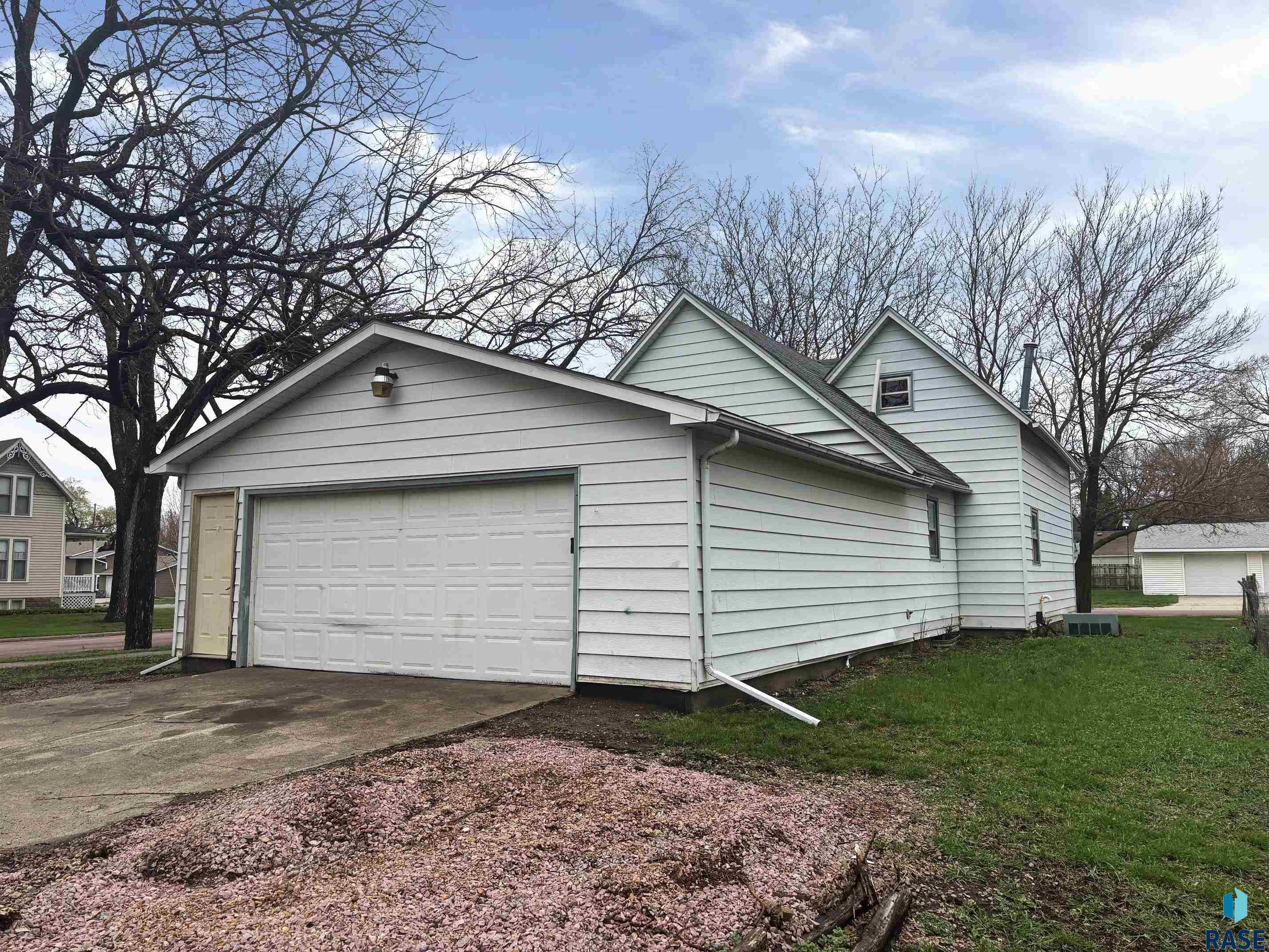 304 N Bartlett St - Photo 4
