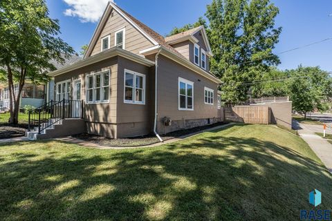 Photo of 1001 S 1st Ave, Sioux Falls, SD 57105 (MLS # 22602747)