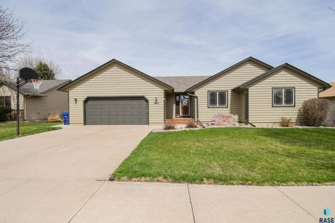 Photo of 4412 E Scranton St, Sioux Falls, SD 57103 (MLS # 22602534)