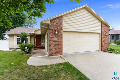 Homes For Sale - 5101 S Woodwind Avenue<br/> Sioux Falls, SD 57108