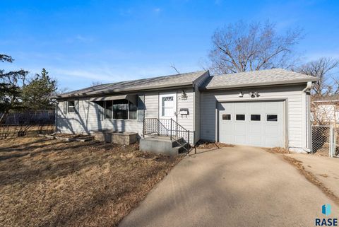 Photo of 3005 Western Ave, Sioux Falls, SD 47105 (MLS # 22602763)