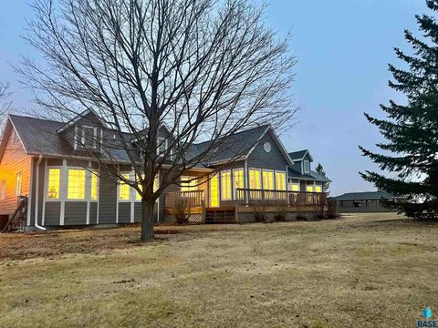 Photo of 600 E TAN TARA Cir, Sioux Falls, SD 57108 (MLS # 22601434)