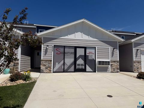 Townhouse For Sale - 6906 E Brooks Edge Place<br/> Sioux Falls, SD 57110