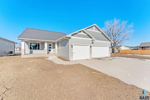 Homes For Sale - 1030 E Fannings Street<br/> Tea, SD 57064
