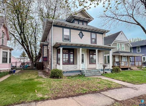 Photo of 218 S Summit Ave, Sioux Falls, SD 57104 (MLS # 22602907)