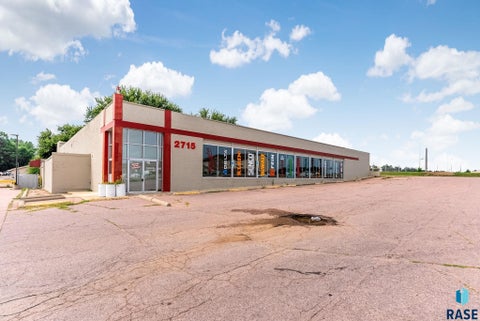 Photo of 2715 E 10th St, Sioux Falls, SD 57103 (MLS # 22606903)