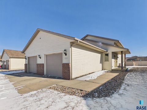 Photo of 8202 S Hughes Ave, Sioux Falls, SD 57108 (MLS # 22600548)