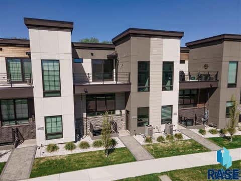 Homes For Sale - 2803 S Terry Avenue<br/> Sioux Falls, SD 57106