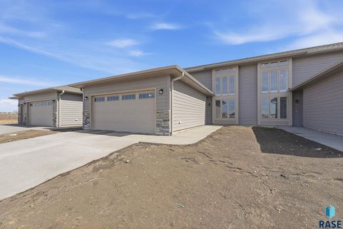 Photo of 6125 S Bison Pl, Sioux Falls, SD 57108 (MLS # 22602073)