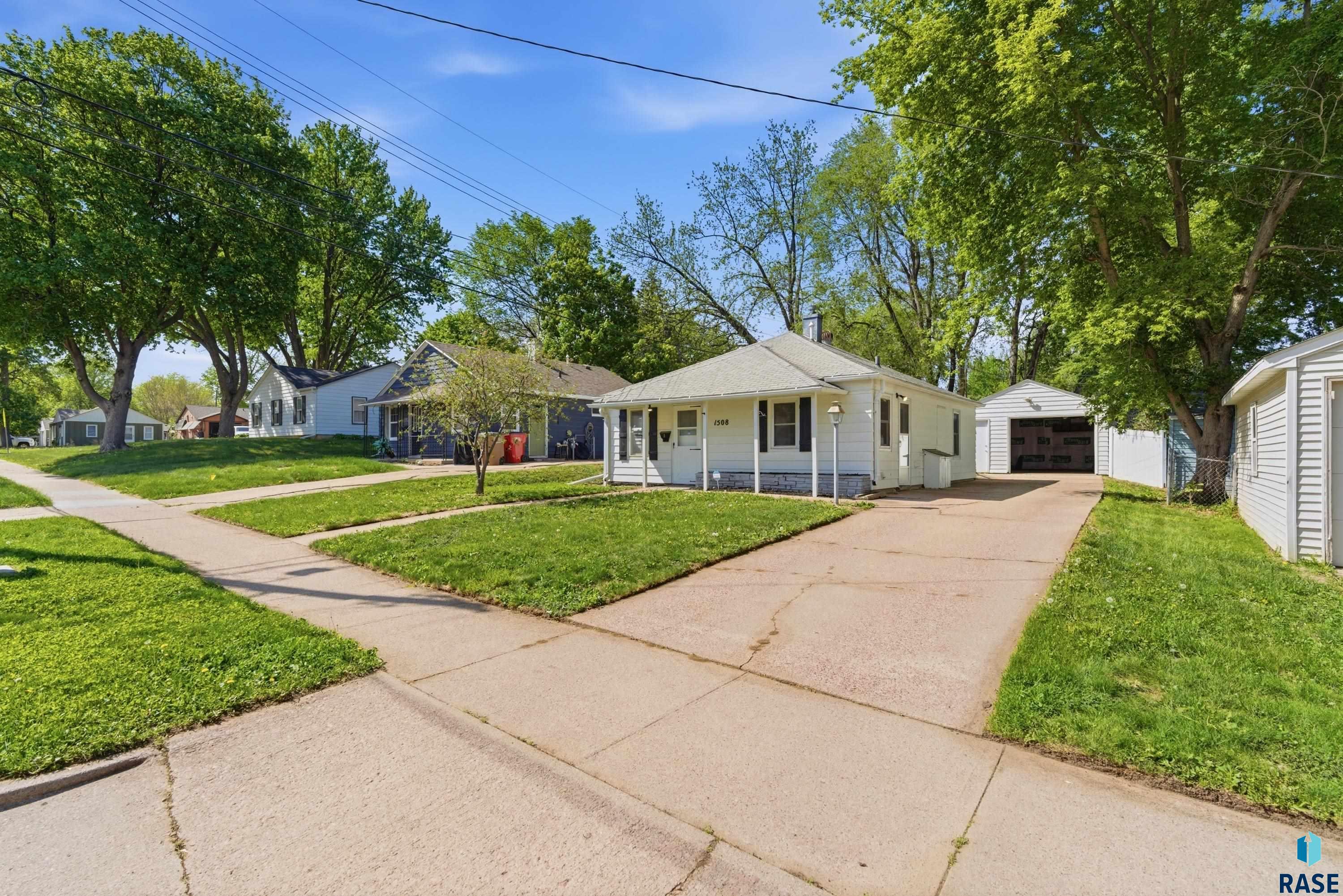 1508 W 28th St