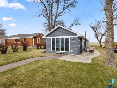 Photo of 212 S Lake Dr, Watertown, SD 57201 (MLS # 22602603)