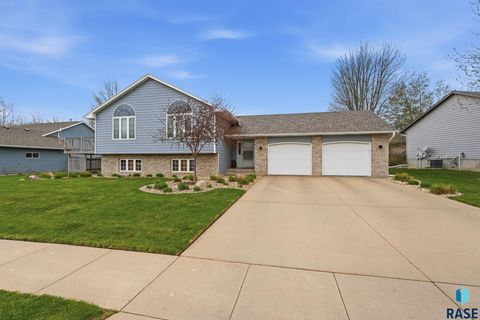 Photo of 1715 S Lorne Ln, Sioux Falls, SD 57106 (MLS # 22602723)