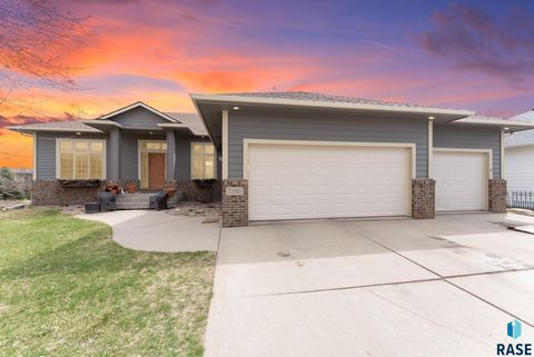 Photo of 7100 S Wilshir Pine Ave, Sioux Falls, SD 57108 (MLS # 22602434)