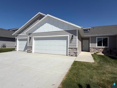7240 E Waters Edge Pl Sioux Falls SD 57110