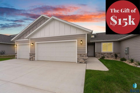 Townhouse For Sale - 7240 E Waters Edge Place<br/> Sioux Falls, SD 57110