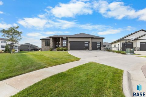 Photo of 6701 E Spitfire Cir, Sioux Falls, SD 57110 (MLS # 22602779)