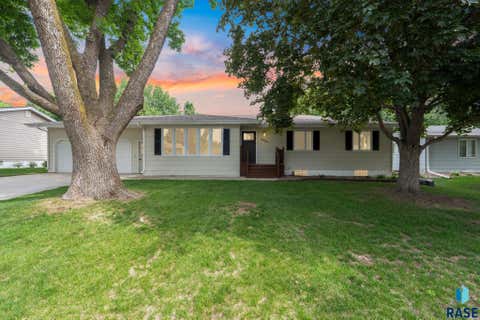 Homes For Sale - 5504 W 51st Street<br/> Sioux Falls, SD 57106