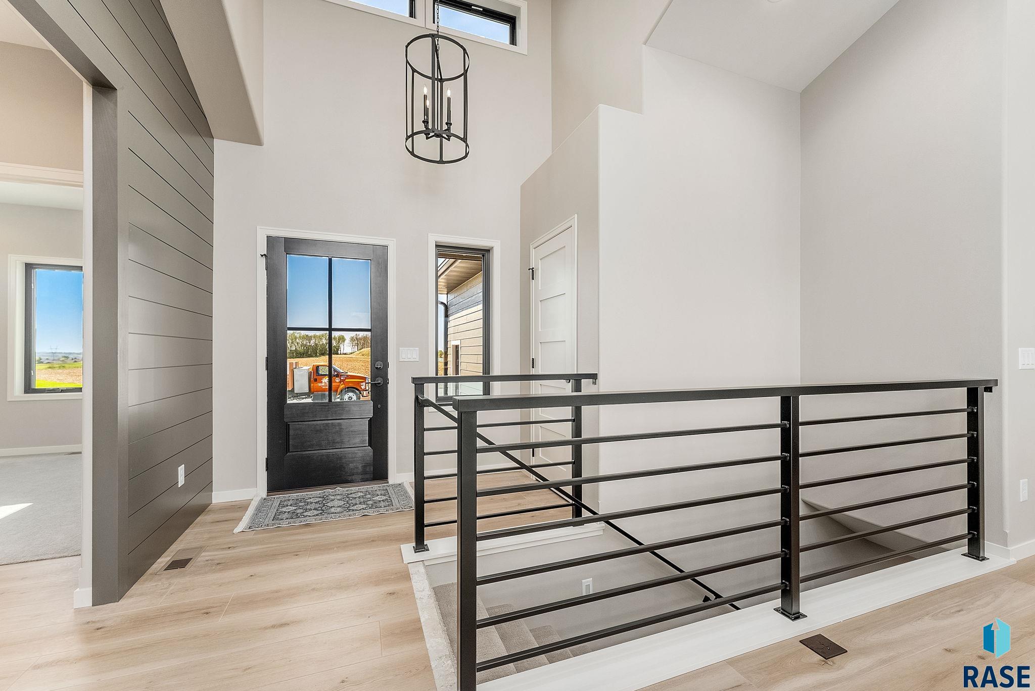 2516 E Chestnut Trl