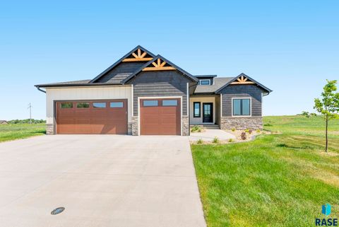 Photo of 2516 E Chestnut Trl, Brandon, SD 57005 (MLS # 22602614)