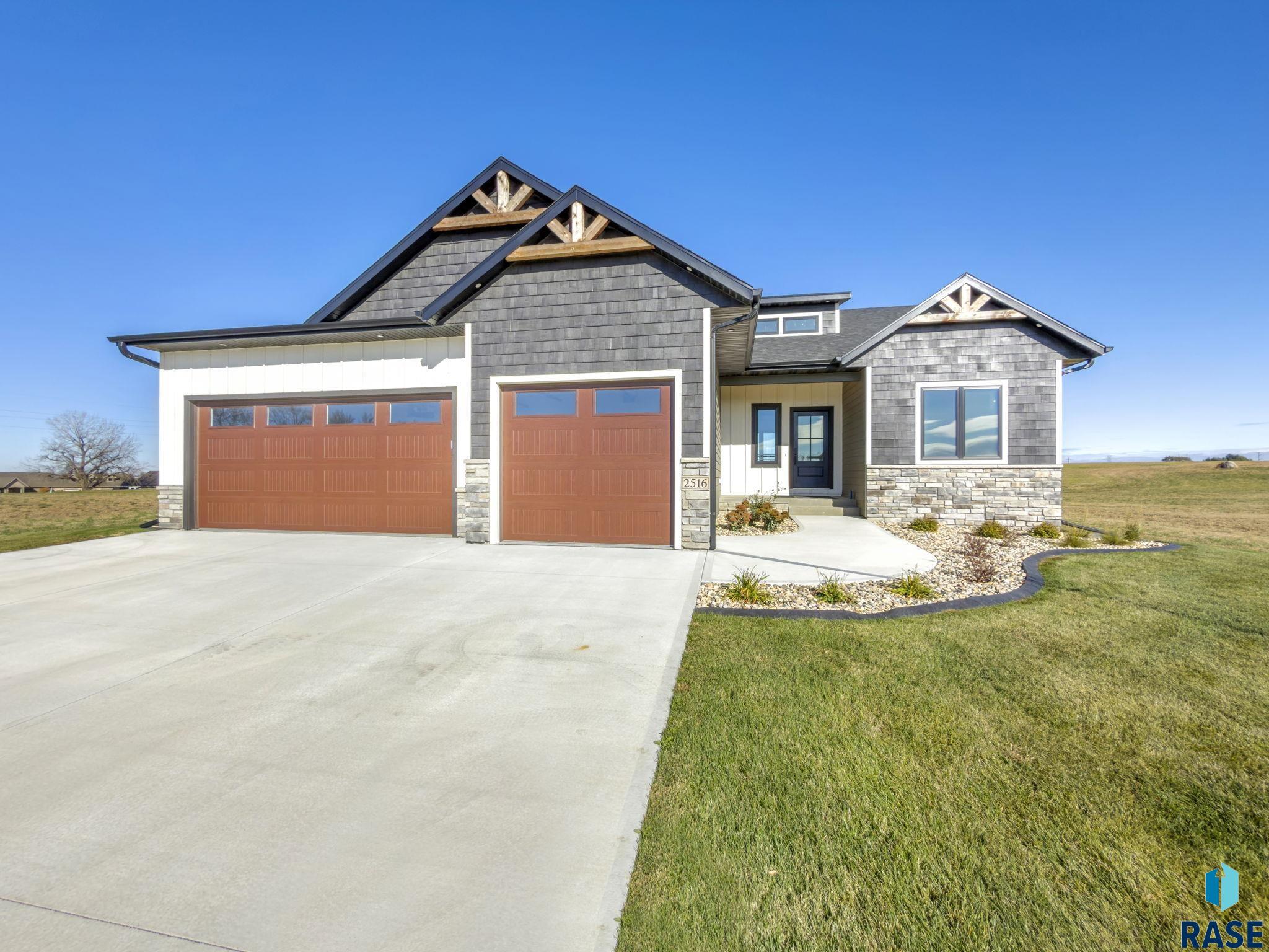 2516 E Chestnut Trl