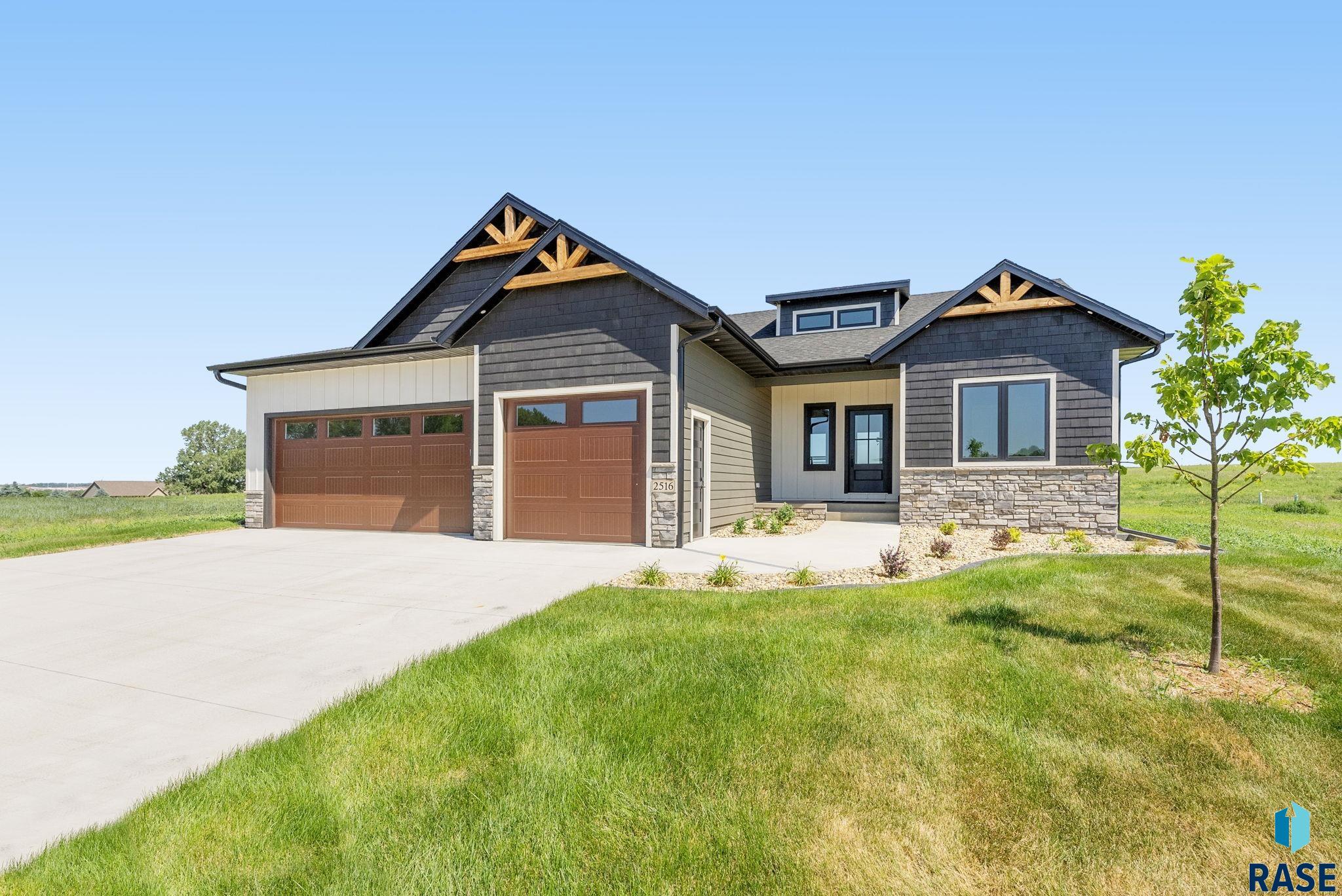 2516 E Chestnut Trl