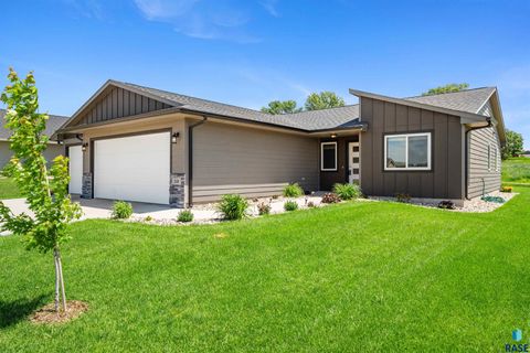 Homes For Sale - 240 N Ceylon Avenue<br/> Tea, SD 57064