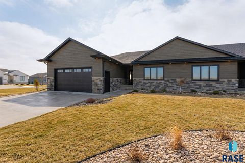 Photo of 2701 W Oak Hill Dr, Sioux Falls, SD 57108 (MLS # 22601918)