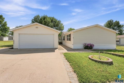 Mobile Home For Sale - 108 S Cory Place<br/> Sioux Falls, SD 57110