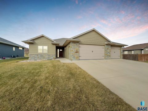 Photo of 1909 S Firefly Dr, Sioux Falls, SD 57110 (MLS # 22601967)