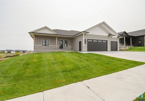 Photo of 1520 N Marlowe Ave, Sioux Falls, SD 57110 (MLS # 22508992)