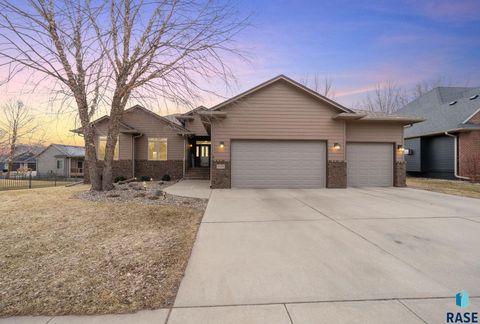 Photo of 3105 Miramar Cir, Sioux Falls, SD 57108 (MLS # 22601868)