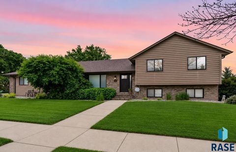 Homes For Sale - 3509 E 49th Street<br/> Sioux Falls, SD 57103