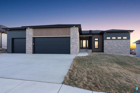 8316 E Wicker Ct Sioux Falls SD 57110