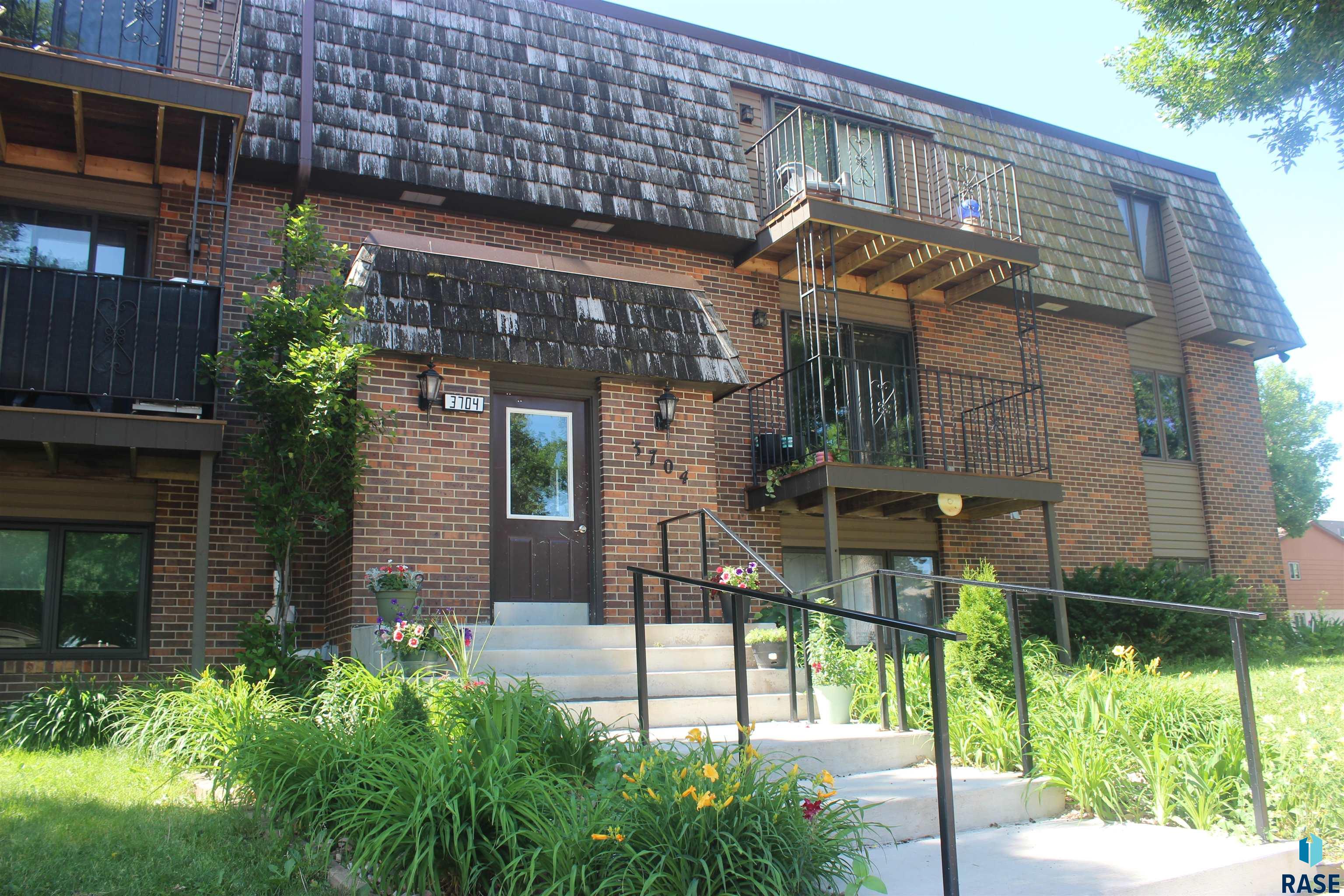 3704 S Terry Ave 302 - Photo 2