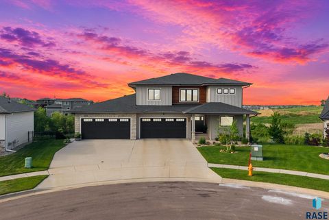 Homes For Sale - 7308 E Gray Eagle Circle<br/> Sioux Falls, SD 57110