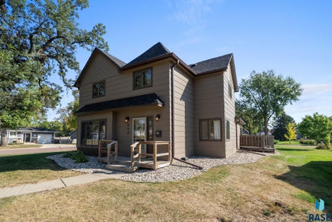 Homes For Sale - 600 S 3rd Street<br/> Union County, Beresford, SD 57004